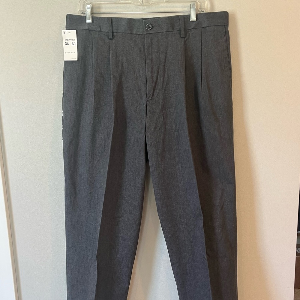 LEVIS DOCKERS PANT 34x30 COMFORT KHAKI CHINO BEST PRESSED RELAXED PLEATED NEW